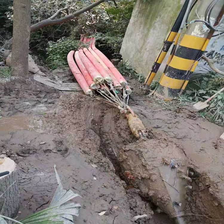 汶川拖拉管